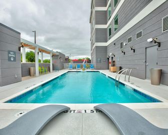 Tru by Hilton Wichita Falls - Wichita Falls - Bazén
