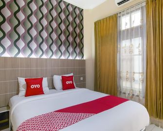 Hotel O Charvita - Kupang - Bedroom