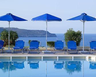 إليفثيريا هوتل - خانيا - حوض السباحة