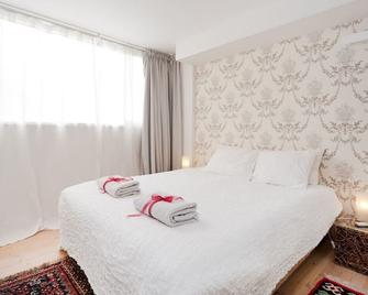 Stylish Apartments w Balcony in the Very Center and Shelter by Sea N' Rent - Tel Aviv - Bedroom
