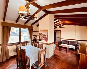 Viejo Lobo - Aunaisin apartamento sobre calle principal - Ushuaia - Spisestue