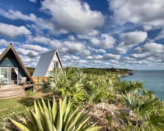 Clifftop bungalow with beautiful ocean views - Gregory Town - Vista del exterior
