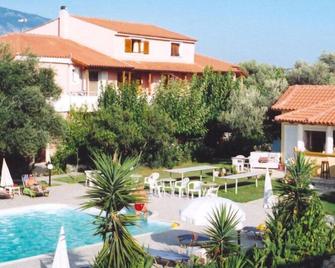 Pythos Apartments - Argostoli - Pool