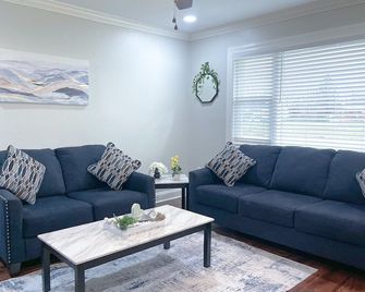 Newly Remodeled Cozy Home Minutes to Downtown - Indianapolis - Wohnzimmer