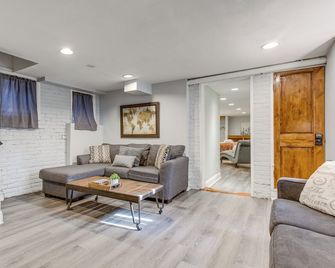 1 Mi to Coors Field: Cozy Denver Studio w/ Patio! - Denver - Sala de estar
