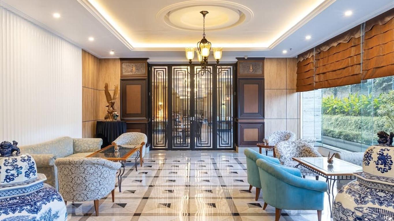 Grand Aquila Hotel