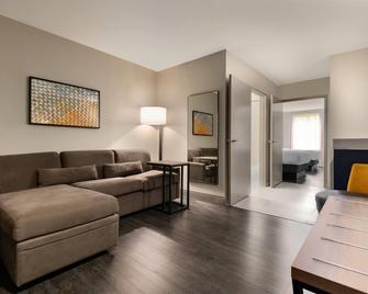 La Quinta Inn & Suites by Wyndham Montgomery - Montgomery - Living room