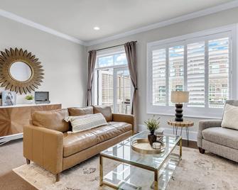 Savannah Riverwalk Townhome - Savannah