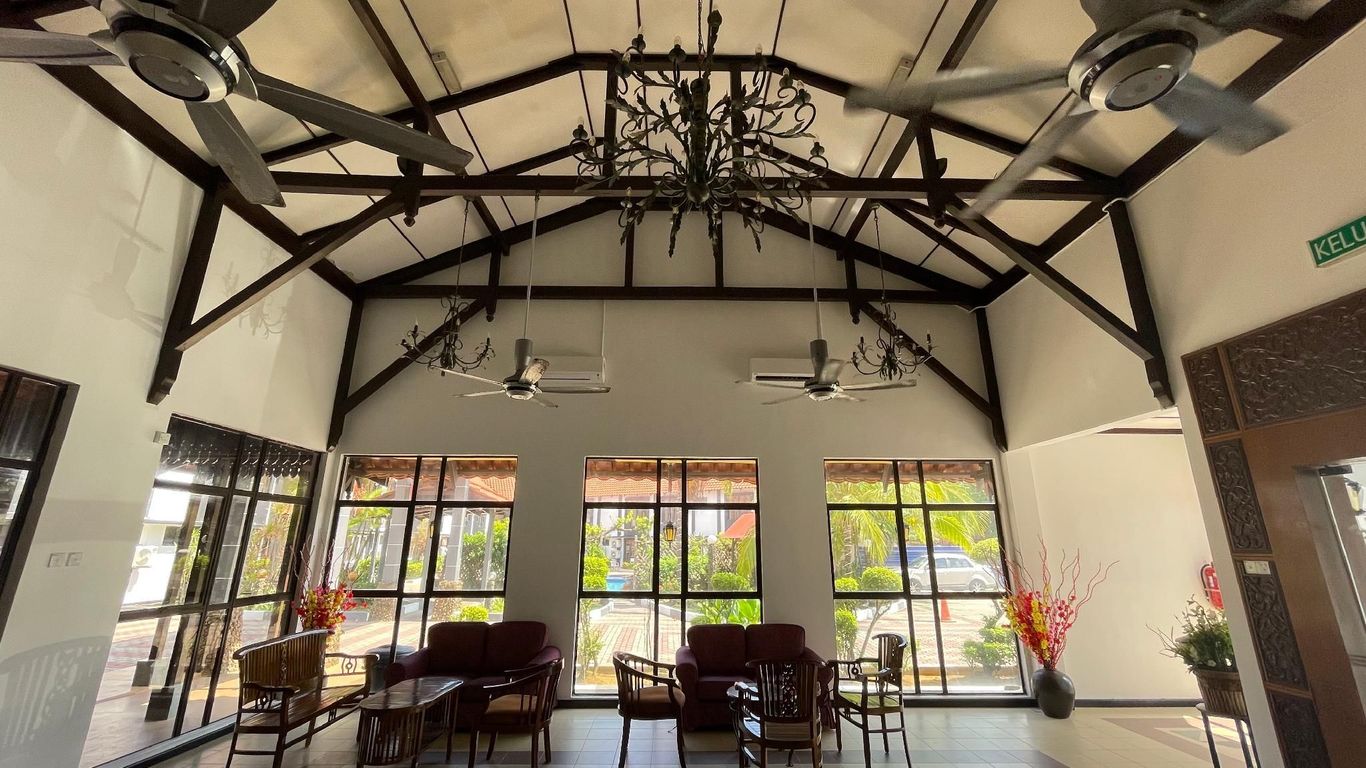 Dsh Batu Burok Beach Resort