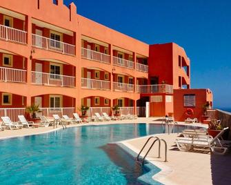 Beautiful sunsets in front of the sea in nice apartment (free wifi). - Pájara - Pool