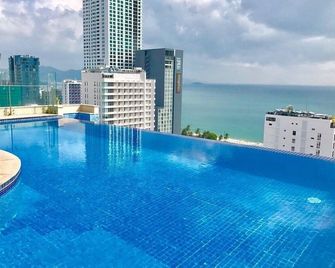 Rosaka Nha Trang Hotel - นาตรัง - สระว่ายน้ำ