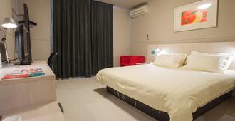 Jinjiang Inn Select Shanghai Pudong Airport - Shanghai - Bedroom