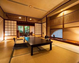 Kappo Ryokan Kannawa Bettei - בפו - חדר אוכל