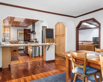 Charming 3 Bedroom Home - Santa Cruz - Comedor