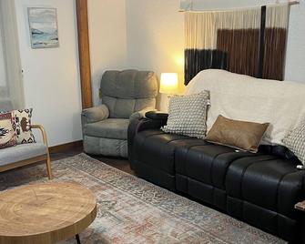 Springside Cottage in beautiful Eminence. Great outdoor space - NEW Hot tub! - Eminence - Sala de estar