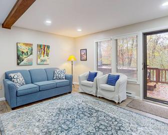 Wispy Wonder - McHenry - Sala de estar