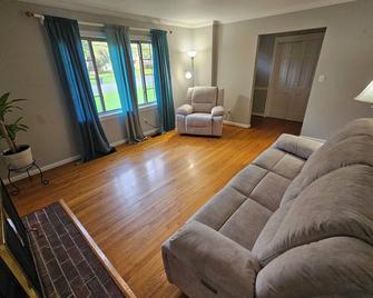 Gorgeous model single family home, fully renovated and ready for you. - Newport News - Living room