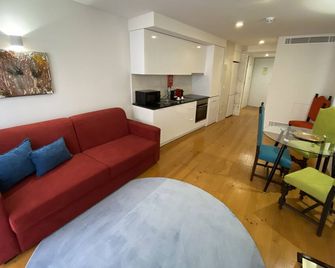 Tm Luxury Apartments Lisbon - Lisbon - Living room