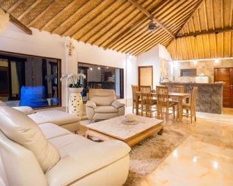 Bali Secrets Retreat - Manggis - Sala de estar