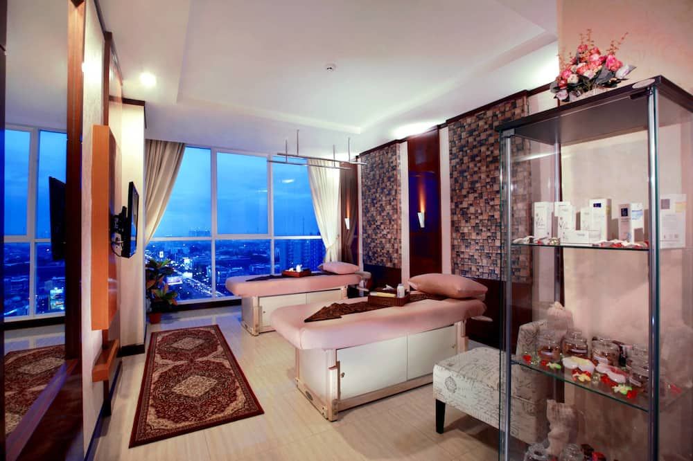 Aston Imperial Bekasi Hotel & Conference Center - Bekasi - Olohuone