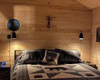The Bear’s Denbr1 bedroom 1 bathroombrSleeps 4 - Clayton - Ložnice