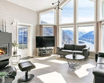 8 Person Holiday Home in Valldal - Valldal - Sala de estar