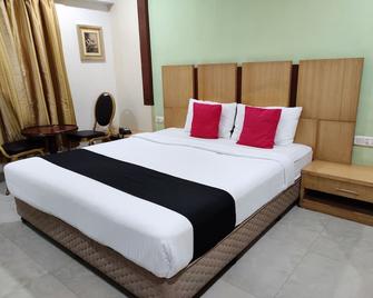 Capital O 44963 Landmark Residency - Warangal - Bedroom