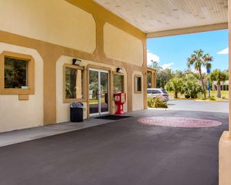 Americas Best Value Inn Darien - Darien - Edificio