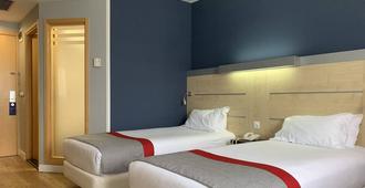 Holiday Inn Express Vitoria - ויטוריה-גסטיאז - חדר שינה