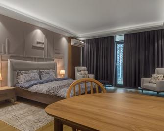 Beachfront Batumi View Apartments By Globalstay - Batum - Yatak Odası