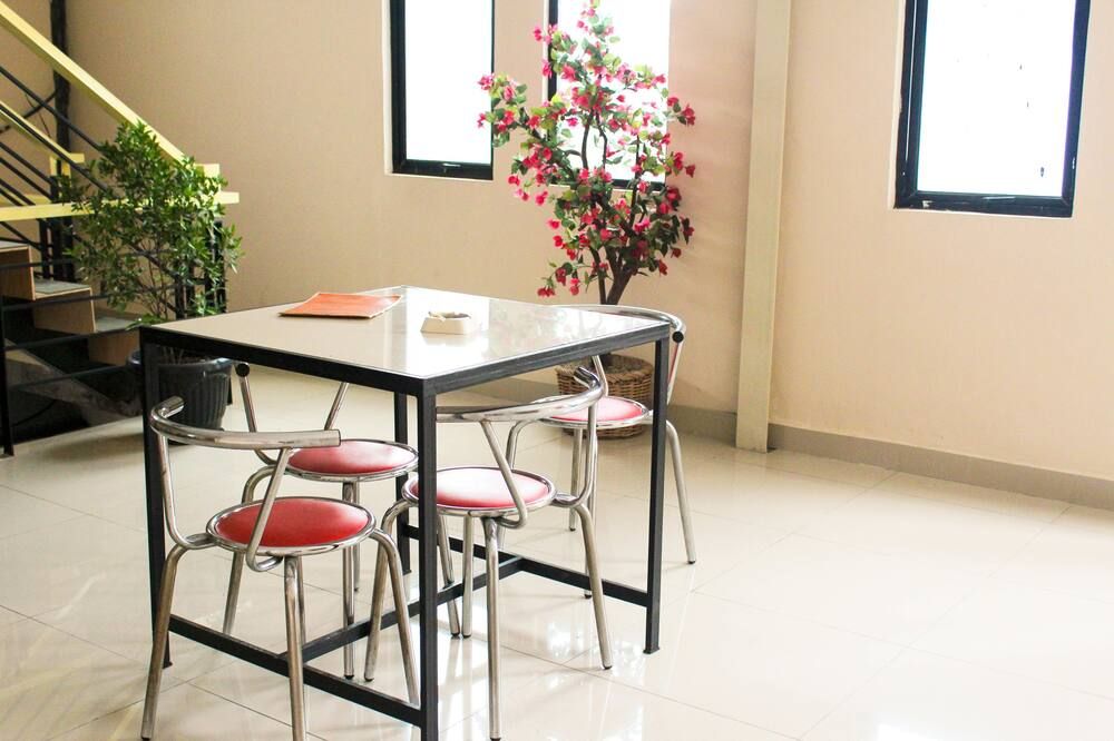 Intech Hostel - Bandung - Salle à manger