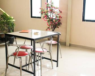 Intech Hostel - Bandung - Comedor