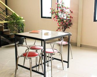 Intech Hostel - Bandung - Salle à manger
