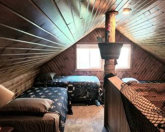 Spacious yet cozy, newly remodeled home steps away from the Surf Ballroom. - Clear Lake