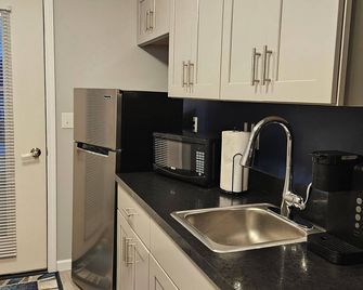 Modern Handicapped Accessible Studio Apartment In-Law suite - Harrison - Kitchen