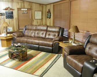 Lodging on Reelfoot Lake Upper Blue Basin at The Bayou Bungalow - Union City - Huiskamer