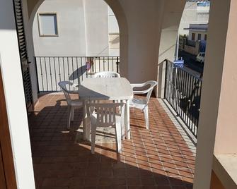 Bilocale a 50 mt. dalla spiaggia 28 - Torre Dell'Orso - Balcon