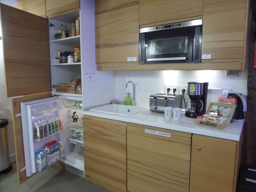 بينسيون أليثياث بيد آند بريكفاست