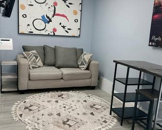 Private Study in Naples - Naples - Living room