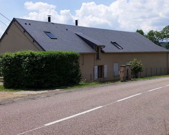 Cottage 2 star with panoramic views of the mountains of Morvan. - Anost - Edificio