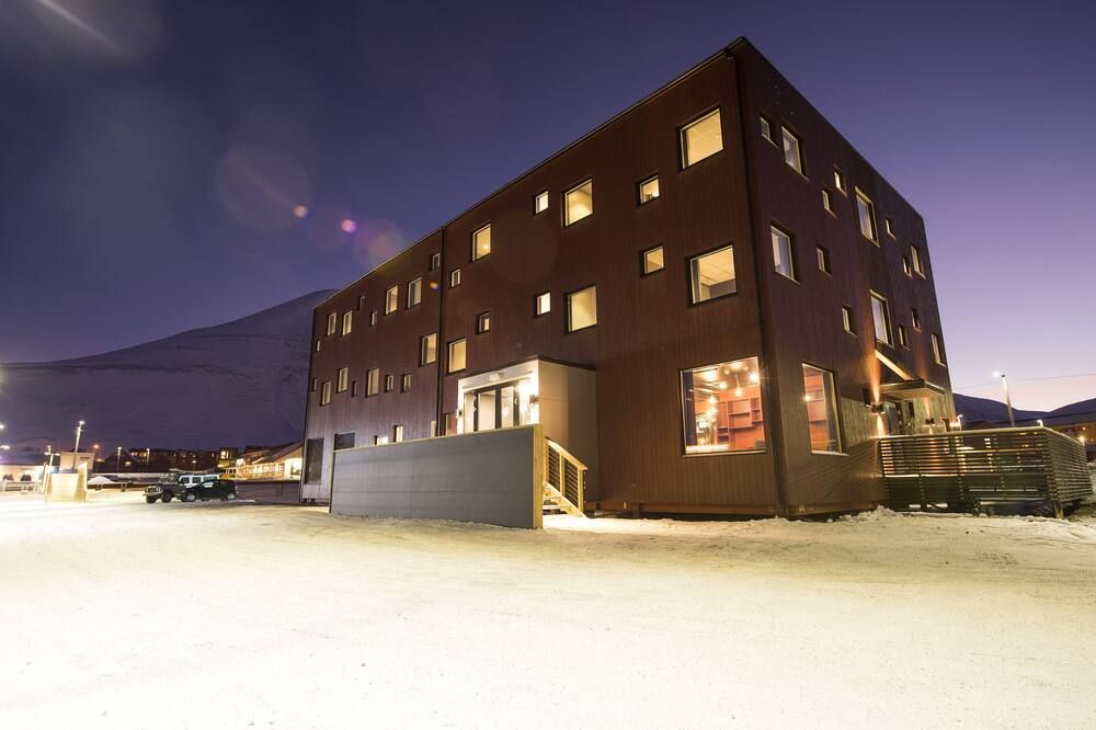 Svalbard Hotell | The Vault - Longyearbyen - Byggnad
