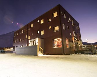 Svalbard Hotell | The Vault - Longyearbyen - Byggnad