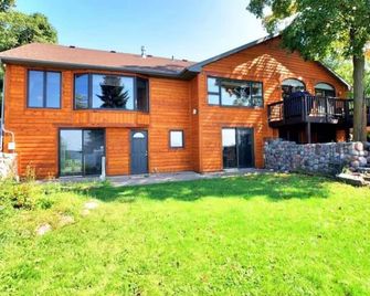 Spacious Family Friendly Cabin on Lake Mille Lacs - Isle - Building