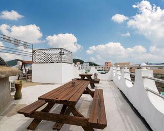Tongyeong City Hostel - Tongyeong - Balcón