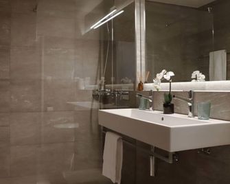 Apartment Allod Park Haus C 707 by Interhome - Davos - Baño