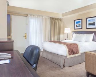 Baymont by Wyndham Red Deer - Ред Дір - Спальня