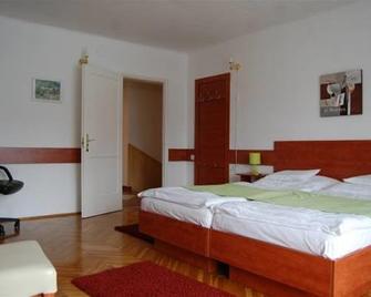 Fenyes Vinorium Panzio - Sopron - Bedroom