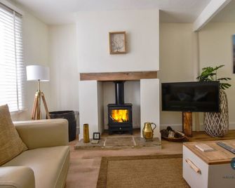 Cove Cottage - Brewers Quay Harbour - Weymouth - Living room