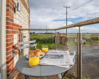4 Malthouse Cottages - Thornham Norfolk, Pet Friendly, Ev Charger - Thornham - Balcony