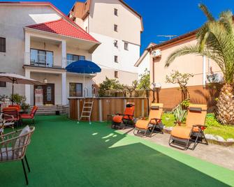Guest House Yana - Sochi - Patio